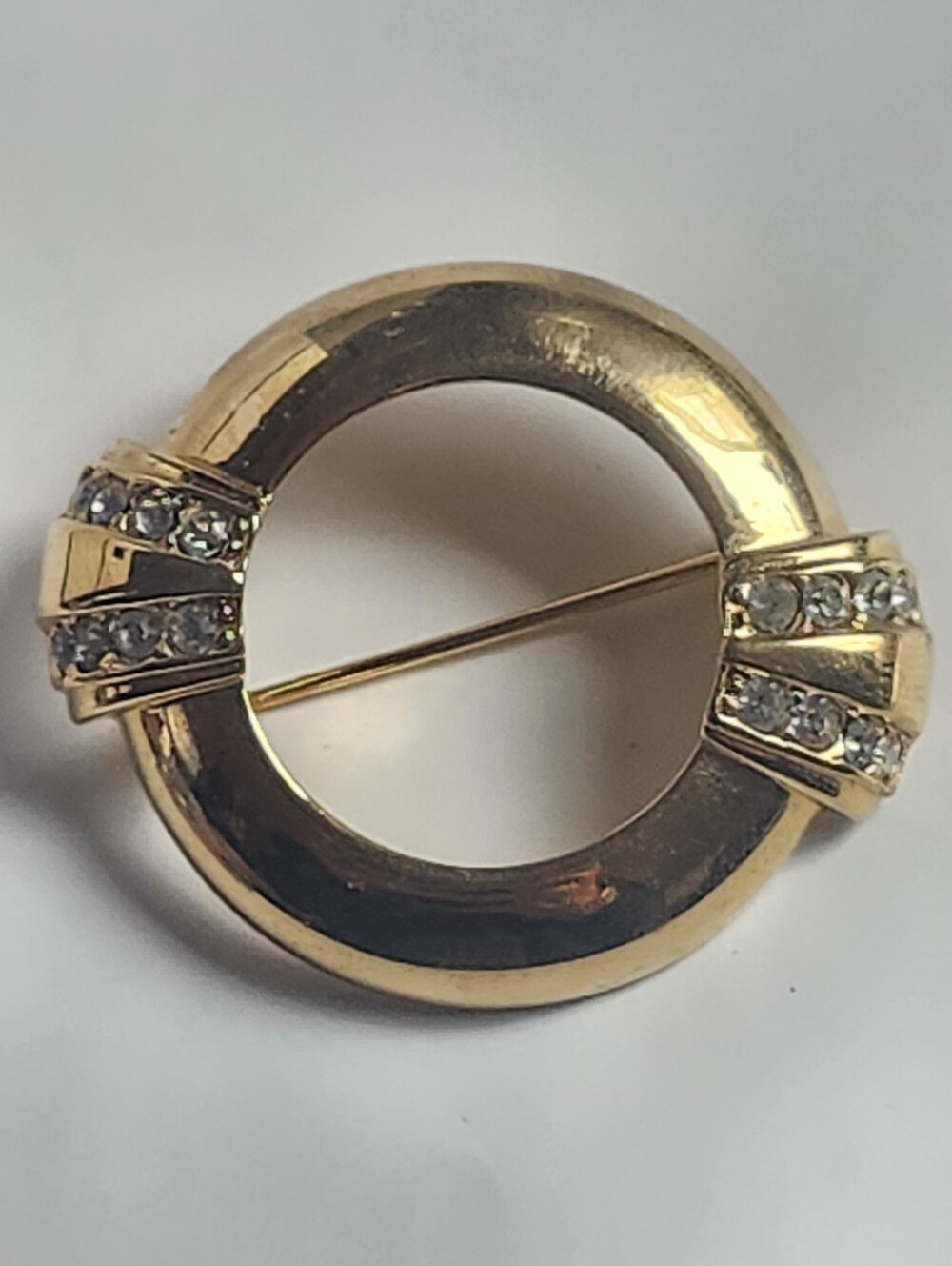 Vtg Avon 100th Anniversary 1886-1986 Gold-Tone Rhinestonel Circle Brooch